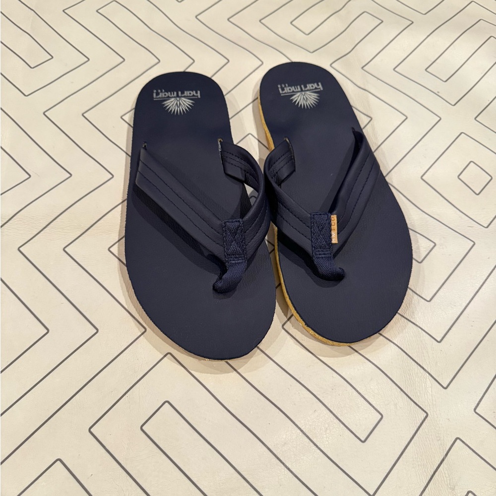 New Hari Mari Navy Flip Flops